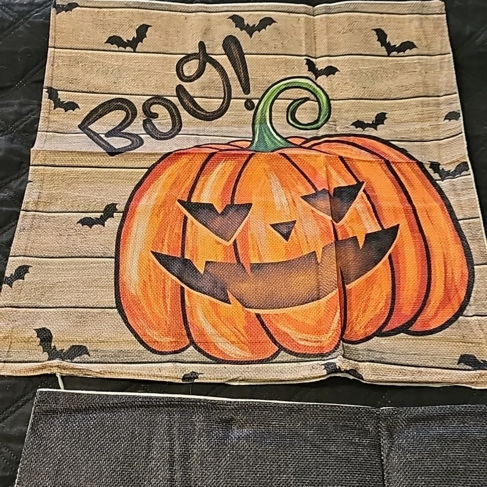 Nwt Halloween Themed Decorative Napkins Set 16x16
